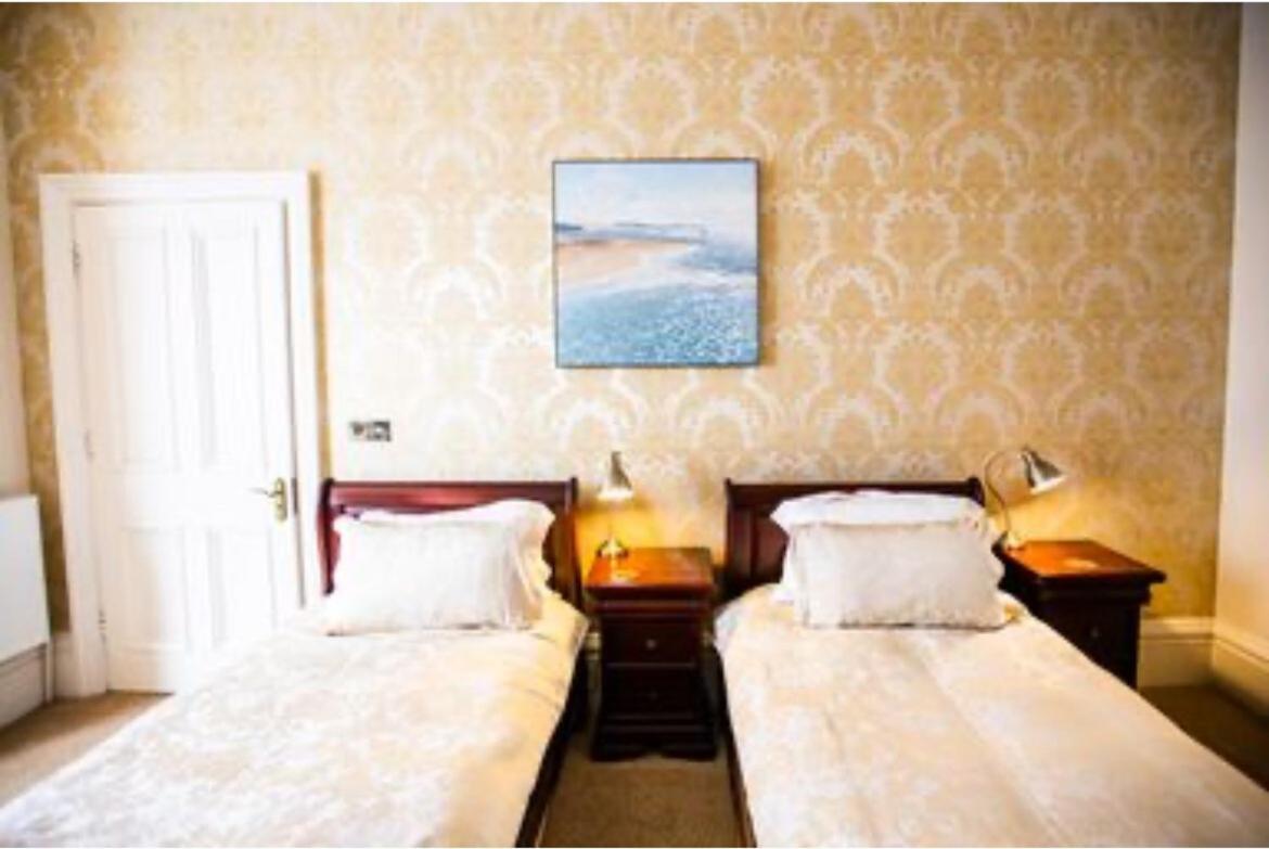 Abbotsleigh Of Whitby Bed and Breakfast Exteriör bild