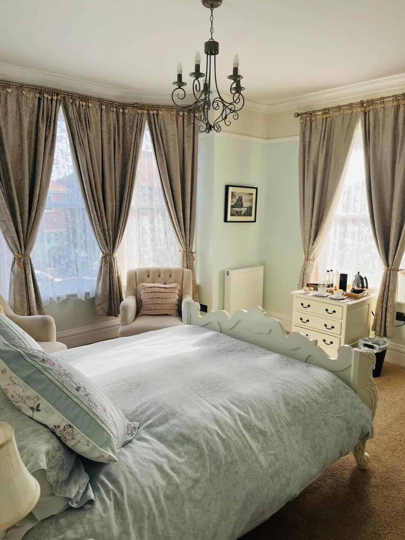 Abbotsleigh Of Whitby Bed and Breakfast Exteriör bild