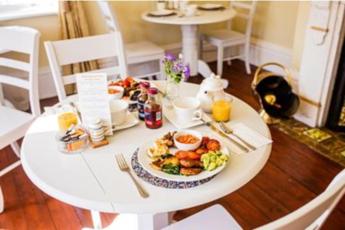 Abbotsleigh Of Whitby Bed and Breakfast Exteriör bild