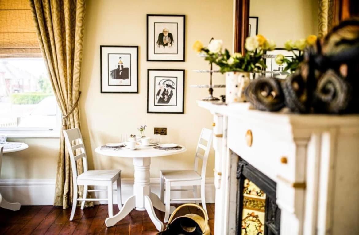 Abbotsleigh Of Whitby Bed and Breakfast Exteriör bild