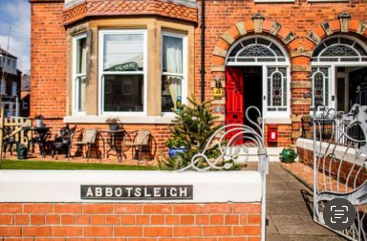 Abbotsleigh Of Whitby Bed and Breakfast Exteriör bild